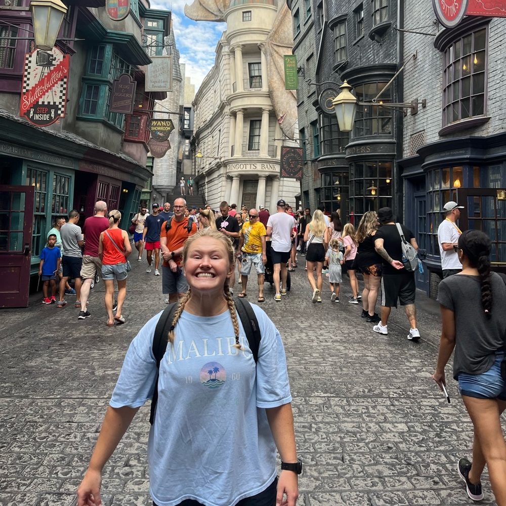 Meet your Posher, Alicia